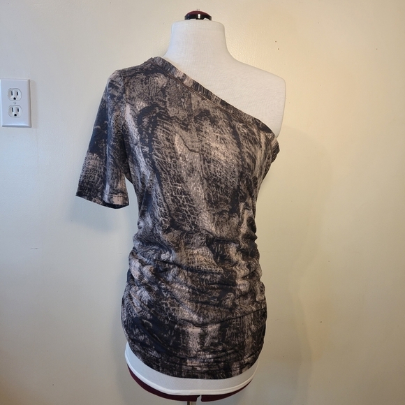 Sofia by Sofia Vergara: Womens Medium Animal Camo Print Ruched Off Shoulder Top - Picture 1 of 8